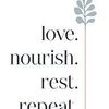 Naturally Nourished with Meeta Logotipo