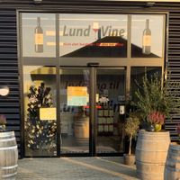 Lund Vine Logo